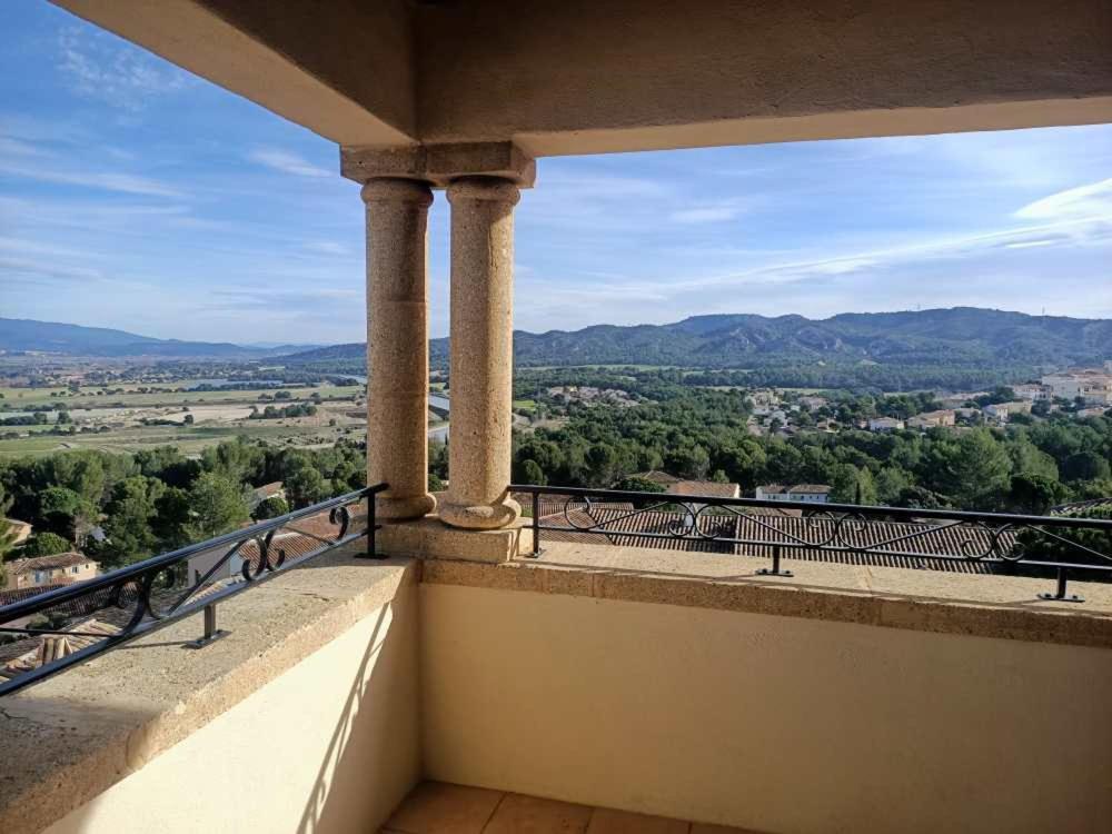 Vue Panoramique Au Domaine Et Golf De Pont Royal Apartment