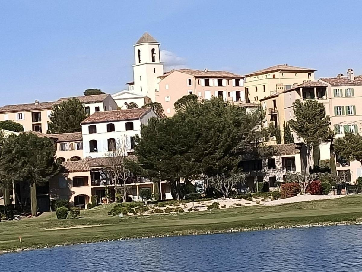 Vue Panoramique Au Domaine Et Golf De Pont Royal Apartment *