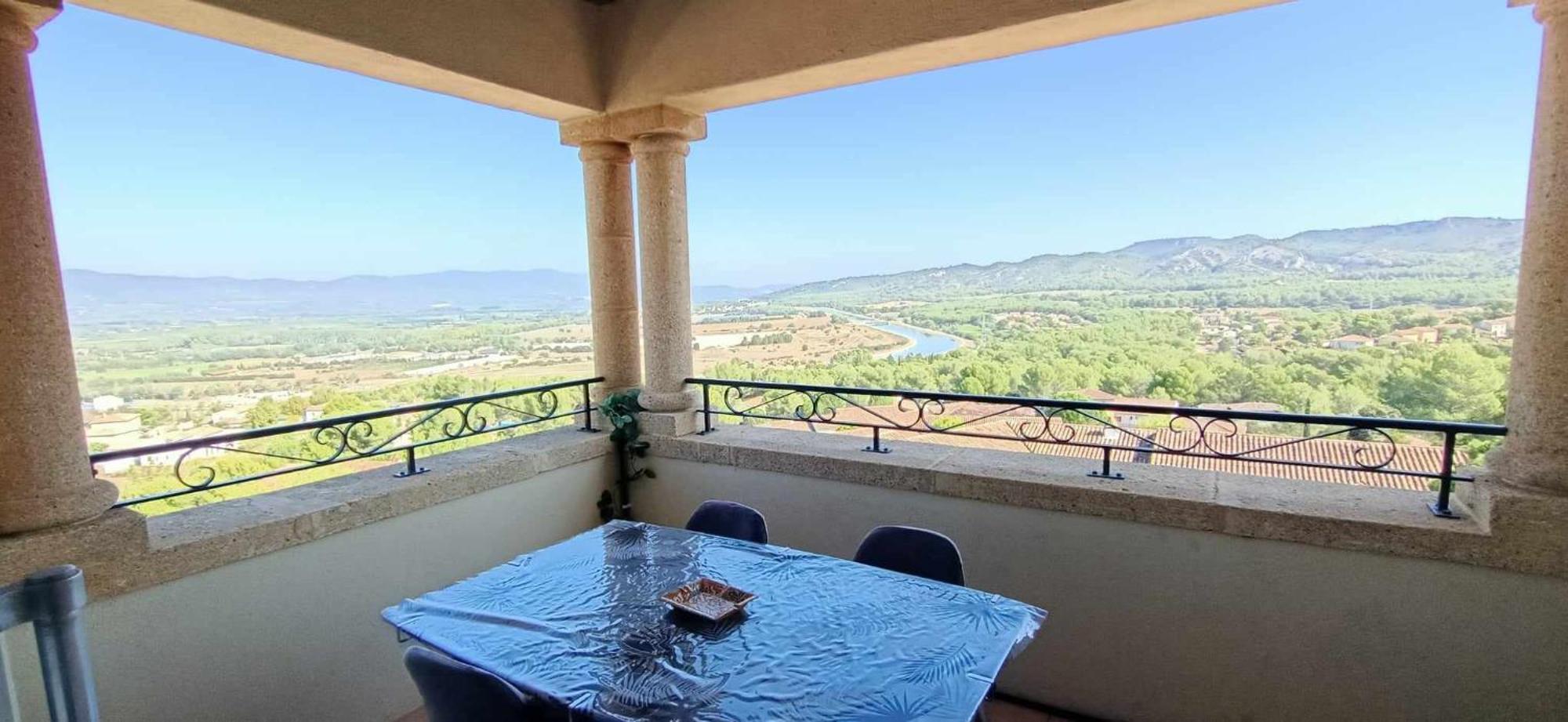 Vue Panoramique Au Domaine Et Golf De Pont Royal *