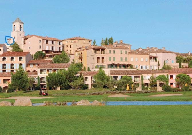 Vue Panoramique Au Domaine Et Golf De Pont Royal Apartment Mallemort