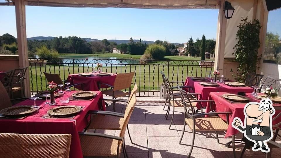 Vue Panoramique Au Domaine Et Golf De Pont Royal Mallemort